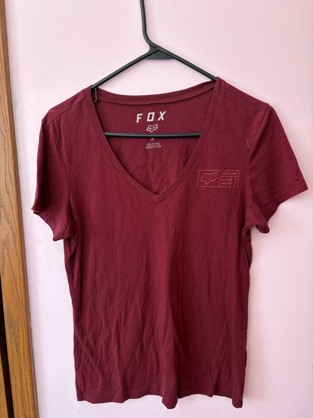 Fox Women's Short Sleeve V-Neck Tee in Burgundy